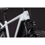 CUBE KATHMANDU HYBRID DELUXE PRO 800 METALLICWHITE'N'CHROME 2027 ELEKTROMOS KERÉKPÁR
