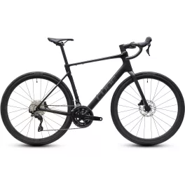   CUBE ATTAIN C:62 RACE CARBON'N'COALCHROME 2027 ORSZÁGÚTI KERÉKPÁR